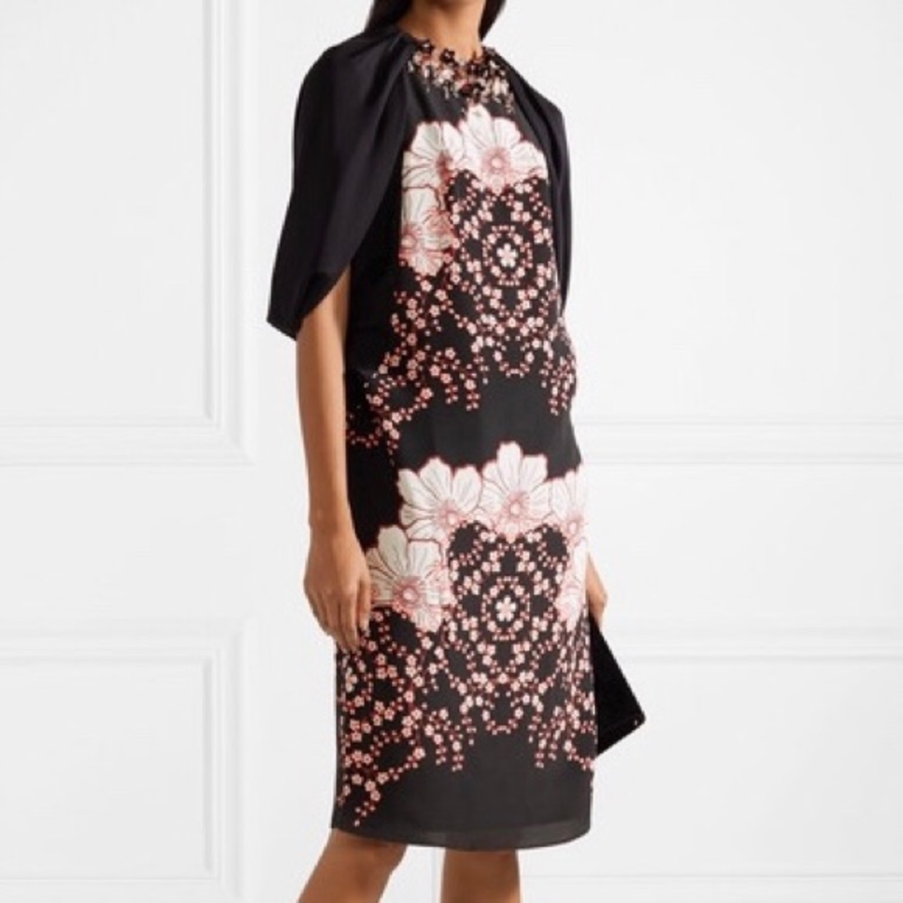 🔥 Stunning Silk Biyan Dress - Picture 2 of 8
